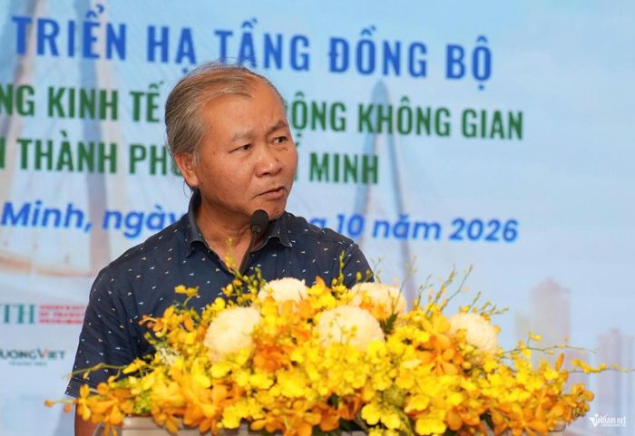 TS. Vũ Đình Ánh góp ý tại hội thảo. Ảnh: TK