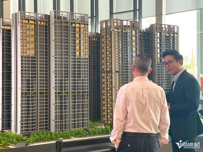 Người mua nhà cần tính toán kỹ dòng tiền và kịch bản lãi suất tăng để tránh rơi vào áp lực tài chính. Ảnh minh họa: Hồng Khanh