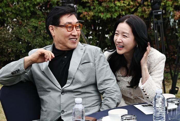Lee Young Ae và chồng hơn 20 tuổi tại sự kiện. Ảnh: eNews1