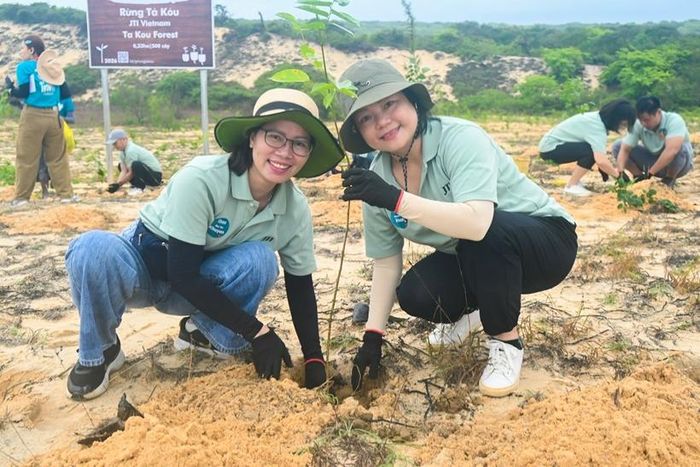 Chương trình trồng rừng tại Khu bảo tồn thiên nhiên Tà Kóu. Ảnh: Gaia Nature Conservation