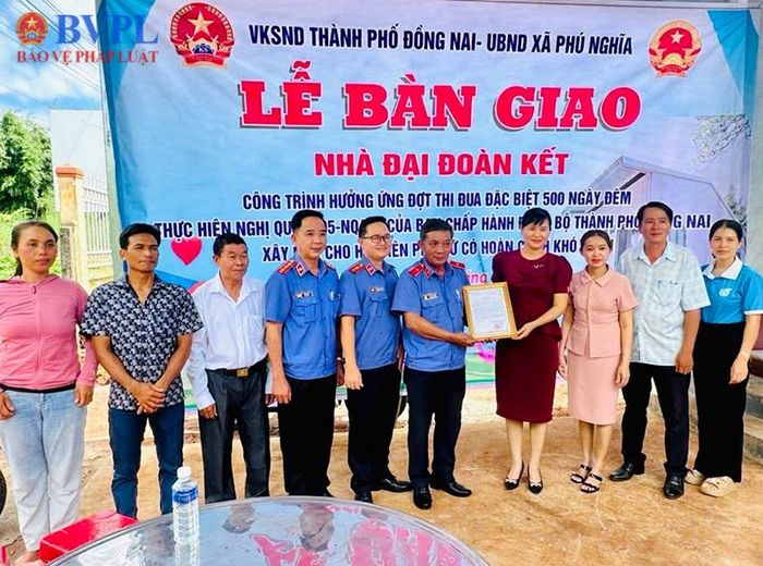 Hình ảnh tại buổi trao nhà Đại đoàn kết.