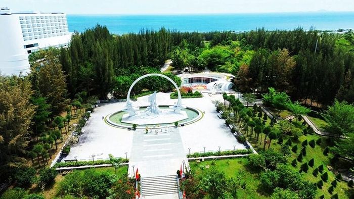  Công trình Bảo tàng Trường Sa là một hợp phần, kết nối với Khu Tưởng niệm chiến sĩ Gạc Ma.