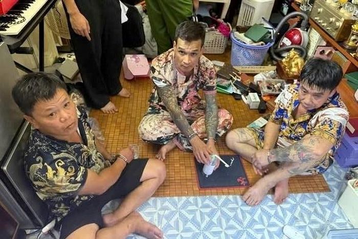 Nguyễn Quốc Hưng cùng các đối tượng bị phát hiện tại một điểm tổ chức sử dụng ma túy. Ảnh: CAHN
