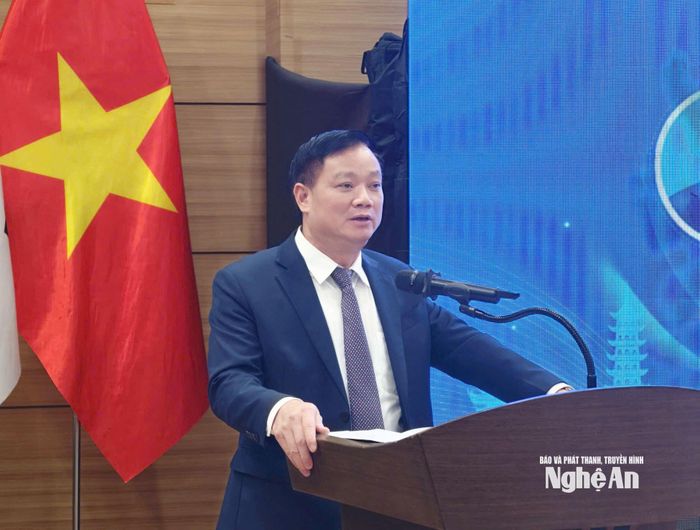 Bí thư Tỉnh ủy Nghệ An Nguyễn Khắc Thận phát biểu tại hội nghị. Ảnh: Phan Tú