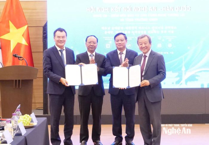 Công ty cổ phần Hoàng Thịnh Đạt đã tiến hành ký kết thỏa thuận hợp tác với Hiệp hội Phương tiện Di chuyển Thông minh Toàn cầu. Ảnh: Phan Tú