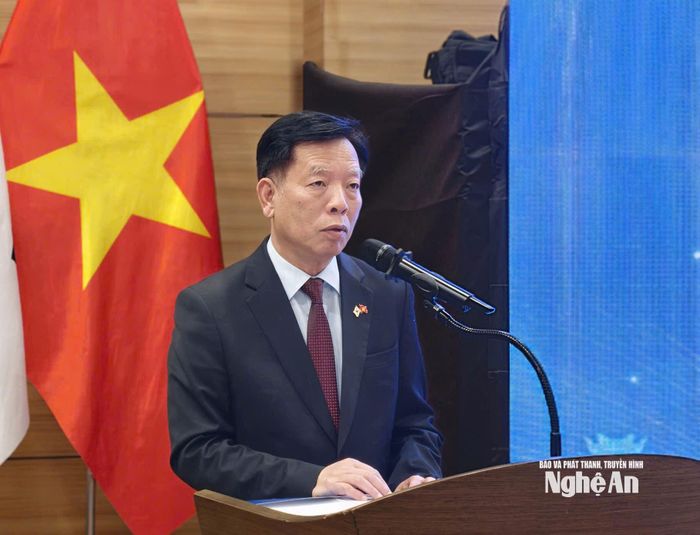 Đại sứ Việt Nam tại Hàn Quốc Vũ Hồ phát biểu tại hội nghị. Ảnh: Phan Tú