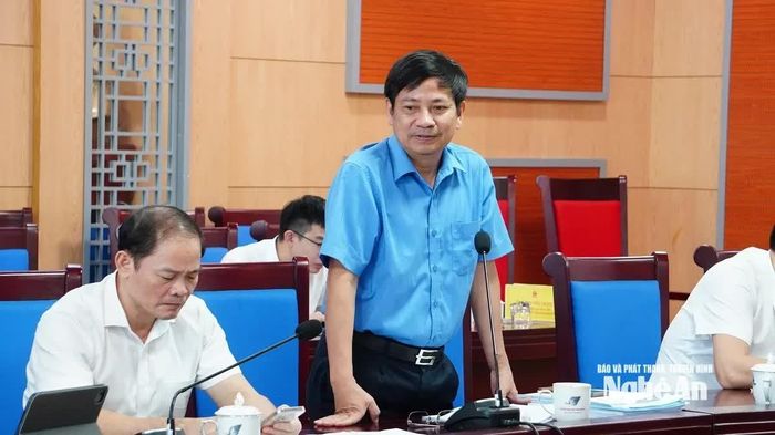 Đồng chí Cao Tiến Trung - Trưởng Ban Kinh tế - Ngân sách HĐND tỉnh phát biểu. Ảnh: Hoàng Bá