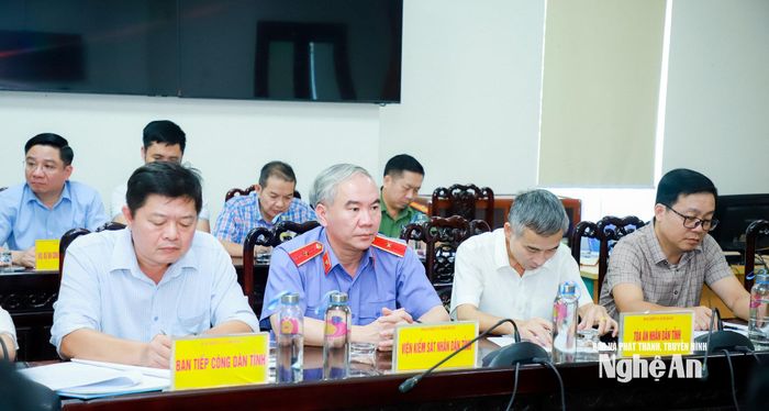 Đại diện các cơ quan tố tụng và Ban Tiếp công dân tỉnh tại phiên tiếp công dân. Ảnh: Thành Duy