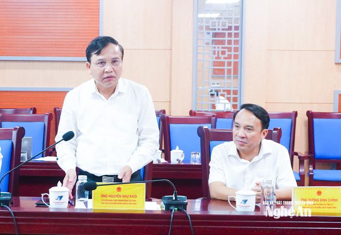 Phó Chủ tịch HĐND tỉnh Nguyễn Như Khôi nêu vấn đề: Dự toán ngân sách Trung ương phân bổ cho tỉnh Nghệ An thực hiện Chương trình Mục tiêu quốc gia về phát triển văn hóa đã được Chính phủ ban hành từ ngày 11/6/2026, nhưng đến nay mới được trình HĐND tỉnh xem xét. Vì vậy, đề nghị Sở Văn hóa, Thể thao và Du lịch cần chủ động, đẩy nhanh tiến độ tham mưu, đề xuất xây dựng các nghị quyết trình HĐND tỉnh liên quan đến việc cụ thể hóa, triển khai các chủ trương, chính sách, quy định của Trung ương thuộc lĩnh vực ngành phụ trách trong thời gian tới. Ảnh: Mai Hoa