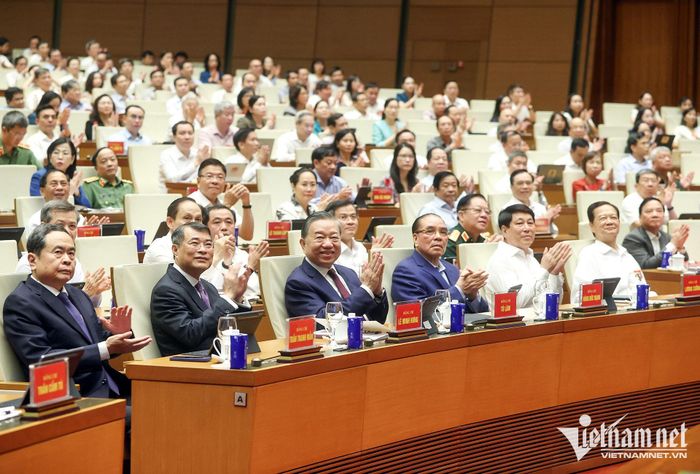 Lãnh đạo, nguyên lãnh đạo Đảng, Nhà nước và đại biểu dự tại điểm cầu Nhà Quốc hội.