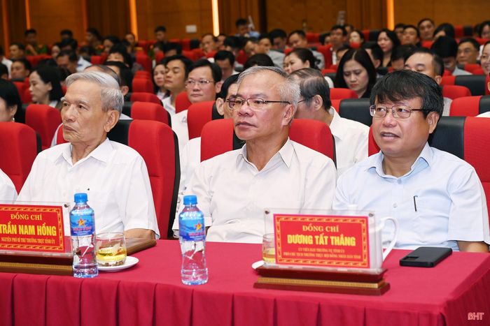 Đại biểu tham dự tại điểm cầu Hà Tĩnh.