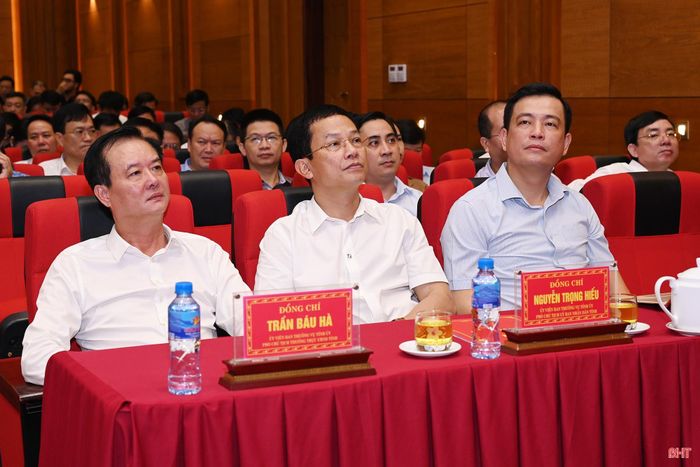  Đại biểu tham dự tại điểm cầu Hà Tĩnh. 
