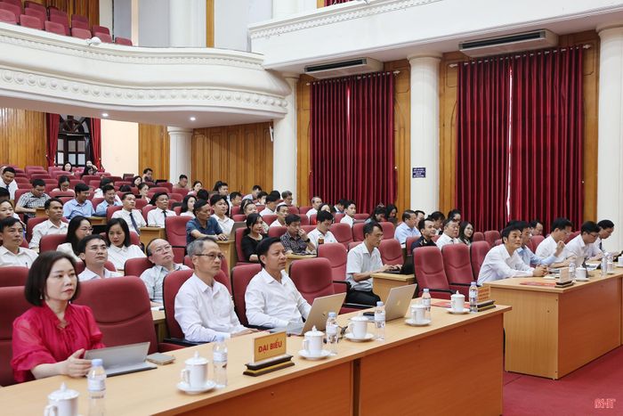  Các đại biểu tham dự hội nghị. 