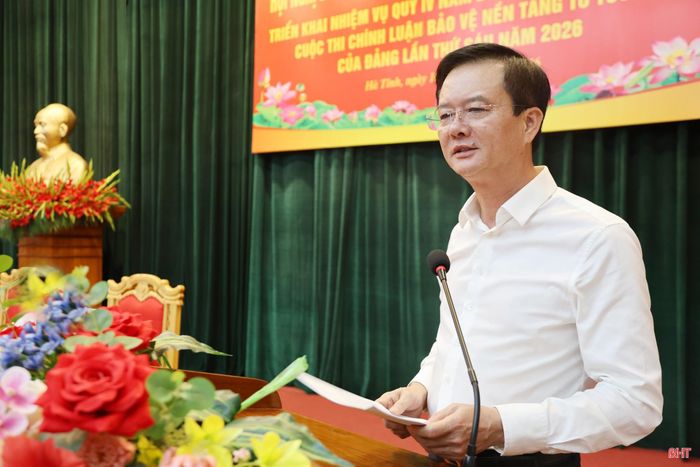 Đồng chí Trần Báu Hà – Ủy viên Ban Thường vụ Tỉnh ủy, Phó Bí thư Thường trực Đảng ủy, Phó Chủ tịch Thường trực UBND tỉnh phát biểu chỉ đạo hội nghị.