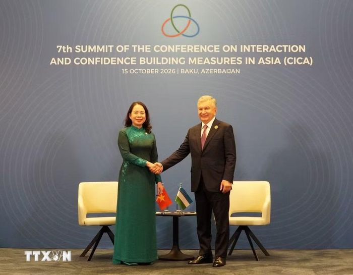Phó Chủ tịch nước Võ Thị Ánh Xuân gặp Tổng thống Uzbekistan Shavkat Mirziyoyev. (Ảnh: Tâm Hằng/TTXVN)