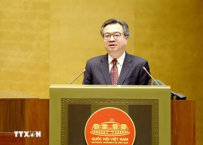 Đồng chí Nguyễn Thanh Nghị, Ủy viên Bộ Chính trị, Bí thư Trung ương Đảng, Trưởng Ban Chính sách, chiến lược Trung ương giới thiệu chuyên đề “Về Quy định số 224-QĐ/TW, ngày 14/10/2026 của Ban Chấp hành Trung ương Đảng khóa XIV về đảng viên tham gia hoạt động đầu tư, kinh doanh.” (Ảnh: Phương Hoa/TTXVN)