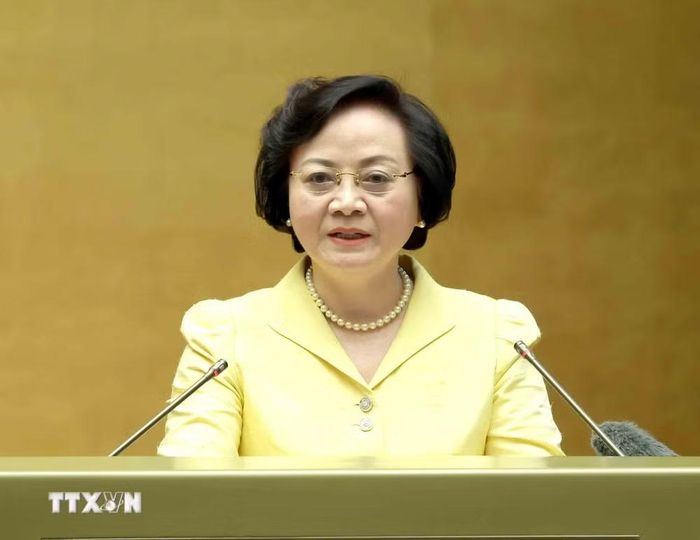 Đồng chí Phạm Thị Thanh Trà, Bí thư Trung ương Đảng, Phó Thủ tướng Chính phủ giới thiệu chuyên đề “Kết luận số 105-KL/TW Hội nghị lần thứ tư Ban Chấp hành Trung ương Đảng khóa XIV về thu hút và trọng dụng nhân tài trong các ngành, lĩnh vực mũi nhọn, phục vụ đất nước phát triển nhanh, bền vững.” (Ảnh: Phương Hoa/TTXVN)