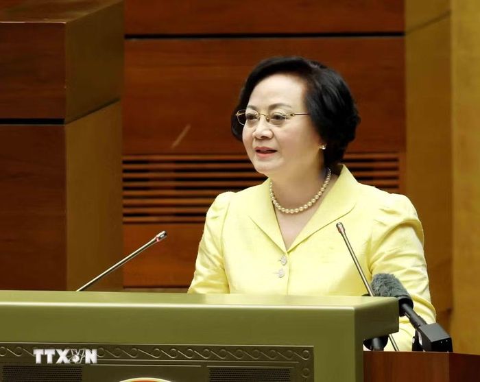 Đồng chí Phạm Thị Thanh Trà, Bí thư Trung ương Đảng, Phó Thủ tướng Chính phủ giới thiệu chuyên đề “Kết luận số 105-KL/TW Hội nghị lần thứ tư Ban Chấp hành Trung ương Đảng khóa XIV về thu hút và trọng dụng nhân tài trong các ngành, lĩnh vực mũi nhọn, phục vụ đất nước phát triển nhanh, bền vững.” (Ảnh: Phương Hoa/TTXVN)