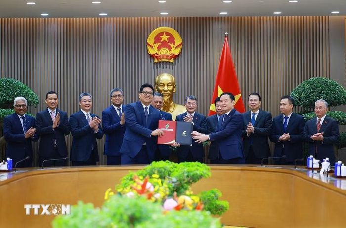 Thủ tướng Lê Minh Hưng chứng kiến trao Thỏa thuận Liên minh Chiến lược giữa Tập đoàn Công nghiệp-Năng lượng Quốc gia Việt Nam (PVN) và Tập đoàn Dầu khí Quốc gia Malaysia (PETRONAS). (Ảnh: Dương Giang/TTXVN)