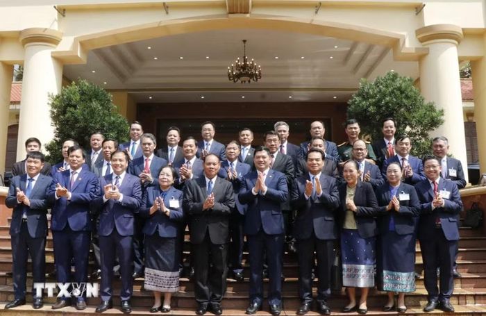 Các đại biểu chụp ảnh lưu niệm. (Ảnh: Thanh Thương/TTXVN)