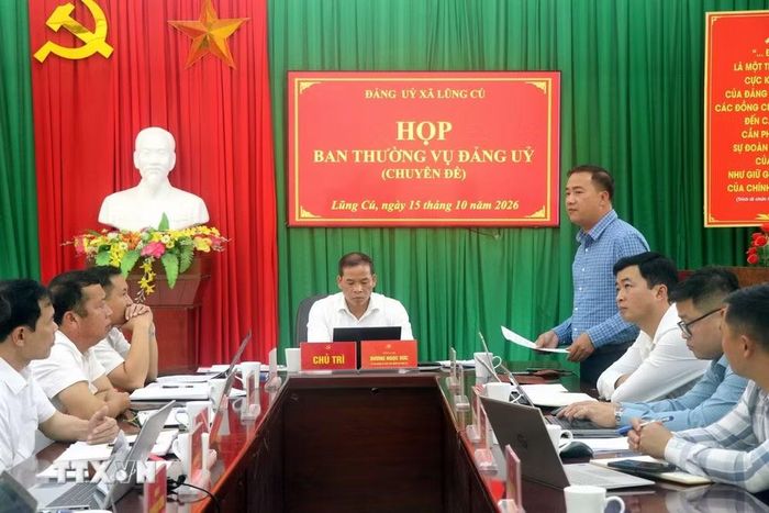 Xã Lũng Cú họp bàn giải pháp bảo vệ bản sắc, siết chặt quản lý xây dựng tại Lô Lô Chải. (Ảnh: Đức Thọ/TTXVN)