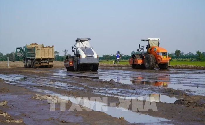 Bứt phá với những kết quả ấn tượng, các địa phương dẫn đầu giải ngân vốn đầu tư công từ đầu năm đến nay như Hà Nội, TP. Hồ Chí Minh và Hải Phòng cho thấy chuyển biến rõ nét trong lĩnh vực này. Ảnh: Nhựt An/TTXVN