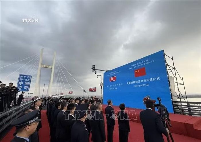 Lễ khai trương cầu Áp Lục nối thành phố Đan Đông, tỉnh Liêu Ninh của Trung Quốc, với thành phố Tân Nghĩa Châu, tỉnh Bắc Pyongan của Triều Tiên, ngày 15/10/2026. Ảnh: THX/TTXVN phát