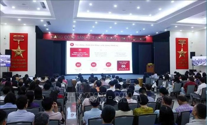 Đảng viên thuộc Đảng bộ Thông tấn xã Việt Nam tham dự Hội nghị trực tuyến tại điểm cầu trụ sở Thông tấn Quốc gia (5 Lý Thường Kiệt, Hà Nội). Ảnh: Phạm Kiên/TTXVN