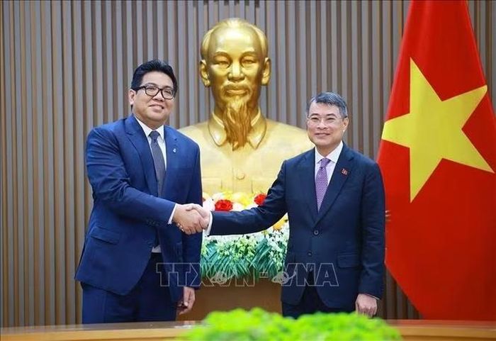 Thủ tướng Lê Minh Hưng tiếp ông Tan Sri Tengku Muhammad Taufik, Chủ tịch kiêm Tổng Giám đốc Tập đoàn Dầu khí Quốc gia Malaysia (PETRONAS). Ảnh: Dương Giang/TTXVN