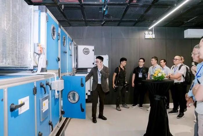 Xuyên suốt Tuần lễ công trình xanh và giao thông xanh Việt Nam 2026 là Triển lãm Quốc tế với hơn 40 gian hàng.