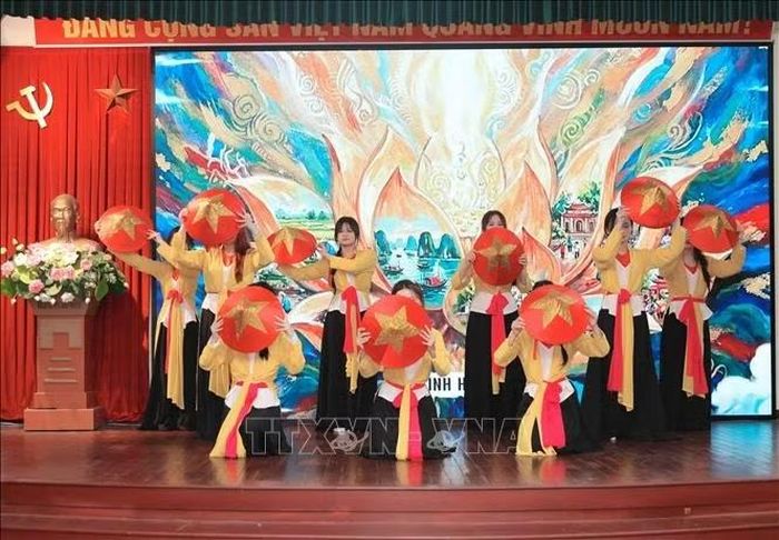 Sân khấu hóa những câu chuyện về người phụ nữ Việt Nam góp phần đưa lịch sử, văn hóa đến gần hơn với công chúng, đặc biệt là giới trẻ. Ảnh: Phan Phương/TTXVN