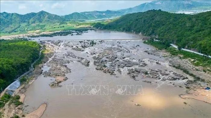Đập Đồng Cam trên sông Ba là công trình thủy lợi quan trọng phục vụ sản xuất nông nghiệp ở đồng bằng Tuy Hòa. Công tác theo dõi diễn biến nguồn nước và chủ động phương án ứng phó trong mùa mưa lũ có ý nghĩa đối với các khu vực hạ lưu.