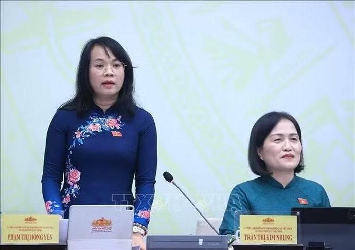 Uỷ viên là đại biểu hoạt động chuyên trách tại Uỷ ban Kinh tế và Tài chính của Quốc hội Phạm Thị Hồng Yến trả lời câu hỏi của các cơ quan thông tấn, báo chí. Ảnh: Tuấn Anh/TTXVN