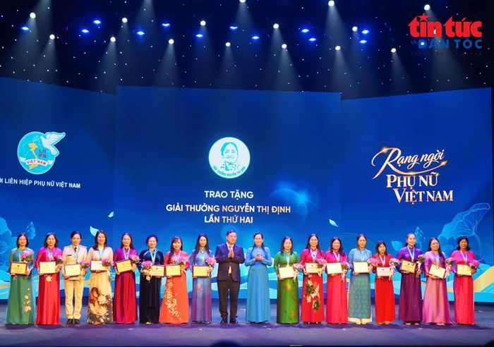 32 cán bộ Hội vinh dự nhận giải thưởng Phụ nữ Việt Nam 2026.