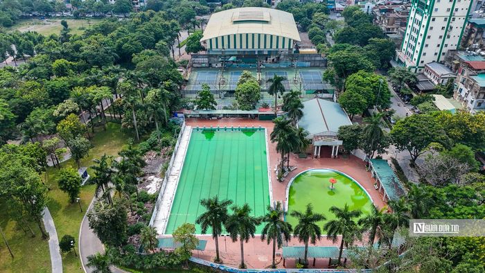 Lãnh đạo UBND phường Bạch Mai cho biết, trong quá trình quản lý, sử dụng, Công viên Võ Thị Sáu từng tồn tại nhiều bất cập, với các công trình như sân bóng đá, sân tennis, cơ sở dịch vụ và bãi đỗ xe vi phạm quy hoạch, lấn chiếm đất công viên.