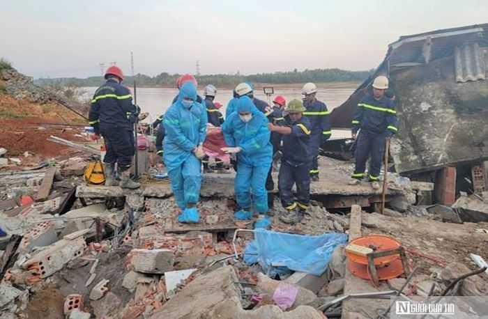 Sạt lở bờ sông Thạch Hãn gây chết người vào năm 2022.