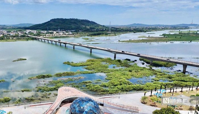 Dòng phương tiện có thể vào trung tâm Quảng Ngãi bằng cầu Trà Khúc 2.