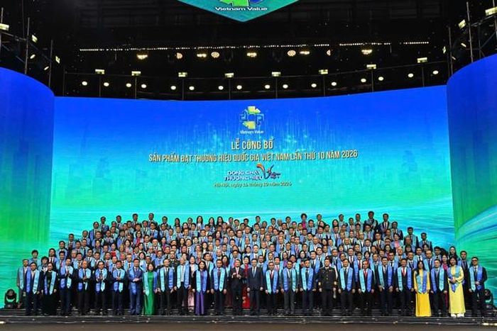 Thủ tướng chúc mừng các doanh nghiệp đạt Thương hiệu quốc gia Việt Nam tại kỳ xét chọn thứ 10 năm 2026 (Ảnh: Bộ Công Thương).