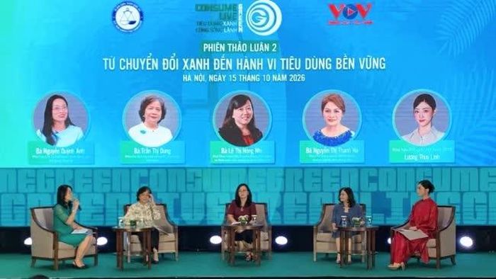 Các diễn giả tham gia thảo luận.