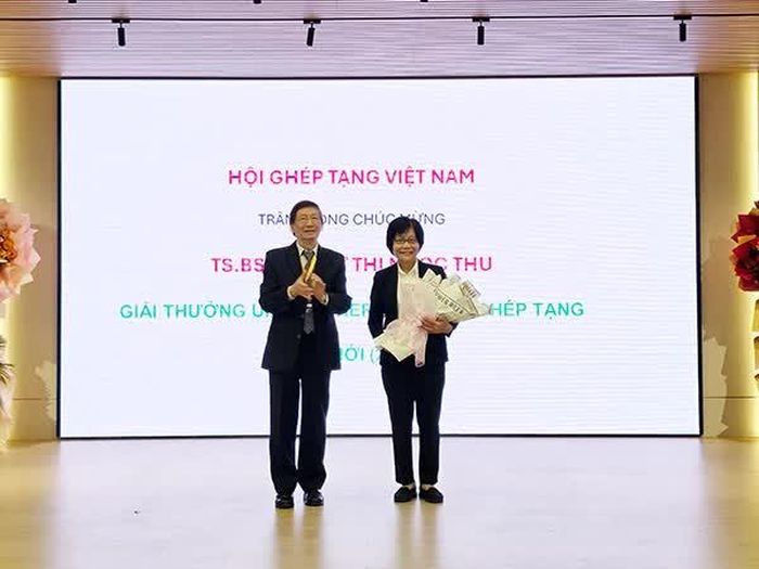 Hội Ghép tạng Việt Nam chúc mừng TS.BS Dư Thị Ngọc Thu là người Việt Nam đầu tiên được nhận Giải thưởng Unsung Hero của Hội Ghép tạng thế giới.