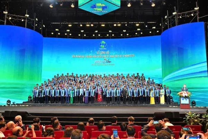 Thủ tướng nhấn mạnh, thương hiệu mạnh làm nên doanh nghiệp mạnh; doanh nghiệp lớn mạnh góp phần làm cho đất nước hùng cường, thịnh vượng.