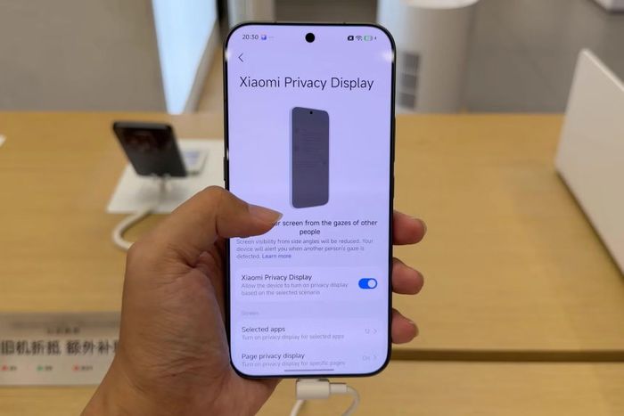 Giao diện cài đặt tính năng chống nhìn trộm Privacy Display trên Xiaomi 18 Pro Max, tương tự công nghệ được Samsung trang bị trên Galaxy S26 Ultra. Ảnh: TechDroider.