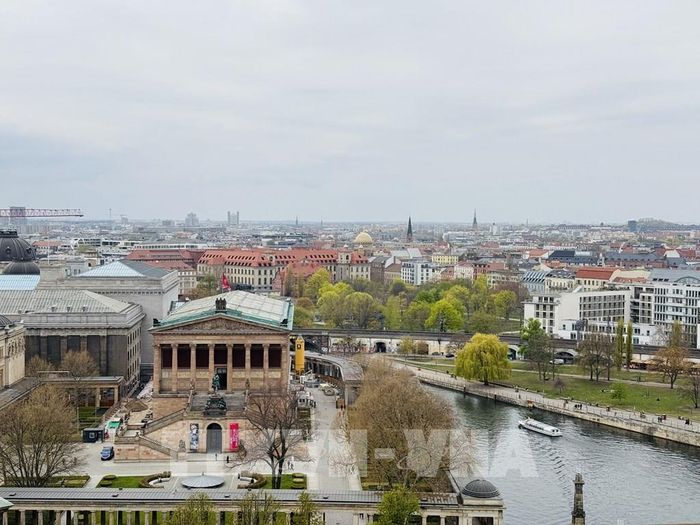 Toà nhà Alte Nationalgalerie, Bảo tàng Quốc gia Cũ, nằm ngay bên bờ sống Spree. Ảnh: Thuỳ Linh - PV TTXVN