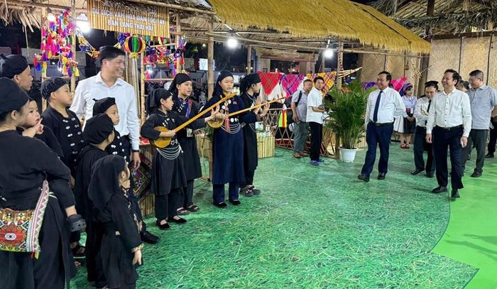 Giới thiệu giá trị văn hóa của các dân tộc. Ảnh: Bích Hồng/Bnews/vnanet.vn