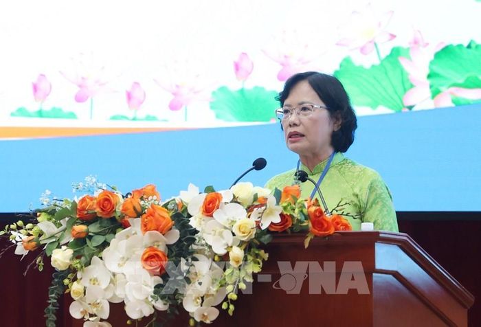 Bà Ung Thị Xuân Hương, Chủ tịch Hội Luật gia TP. Hồ Chí Minh, phát biểu tại Đại hội. Ảnh: Hồng Đạt - TTXVN 