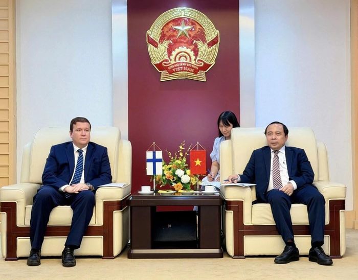 Bộ trưởng Bộ KH&CN Vũ Hải Quân và ông Ville Tavio, Bộ trưởng Ngoại thương và Phát triển, Bộ Ngoại giao Phần Lan tại buổi làm việc. Nguồn: mst.gov.vn