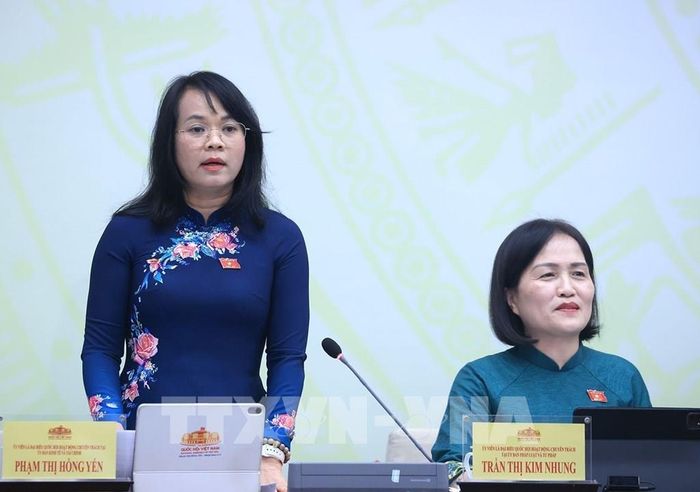 Uỷ viên là đại biểu hoạt động chuyên trách tại Uỷ ban Kinh tế và Tài chính của Quốc hội Phạm Thị Hồng Yến trả lời câu hỏi của các cơ quan thông tấn, báo chí. Ảnh: Tuấn Anh - TTXVN