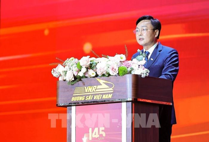 Đồng chí Hoàng Gia Khánh, Tổng giám đốc Tập đoàn Đường sắt Quốc gia Việt Nam (VNR) phát biểu. Ảnh: Lê Đông - TTXVN