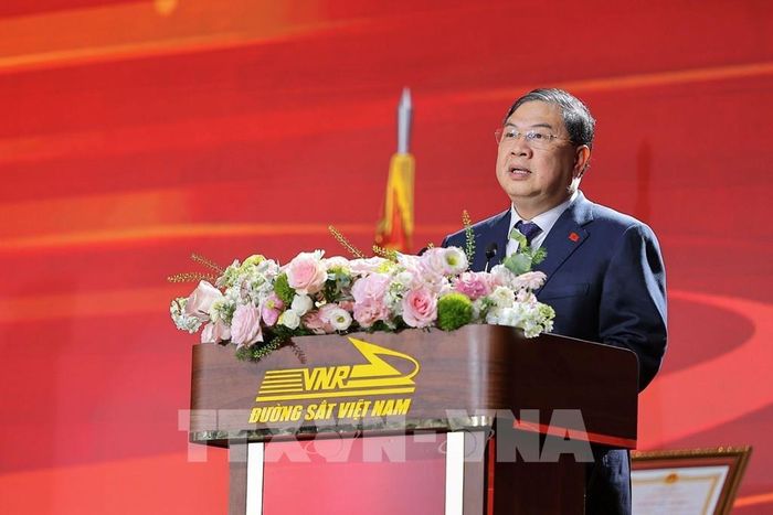 Đồng chí Phạm Gia Túc, Ủy viên Bộ Chính trị, Phó Thủ tướng Thường trực Chính phủ phát biểu chỉ đạo tại buổi lễ. Ảnh: Lê Đông - TTXVN