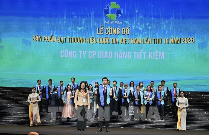 Công ty CP Giao hàng Tiết kiệm được vinh danh Thương hiệu quốc gia Việt Nam. Ảnh: Trần Việt - TTXVN